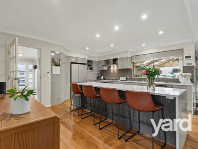 18 Callaway Crescent, Kardinya WA 6163