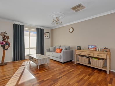 7 Kunanalling Avenue, Hannans WA 6430