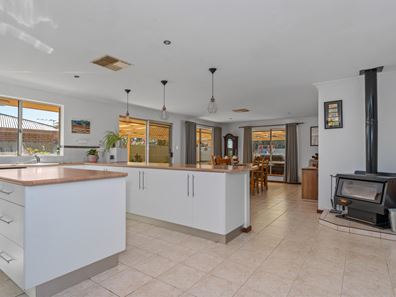 7 Kunanalling Avenue, Hannans WA 6430
