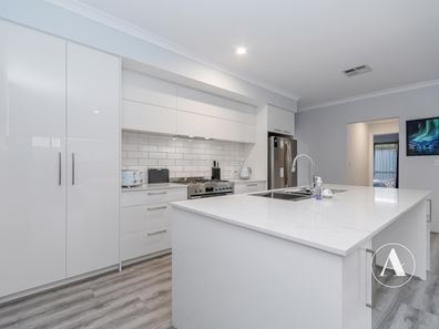 35 Ridgedale Street, Haynes WA 6112