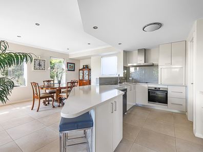 8A Lynton Street, Doubleview WA 6018