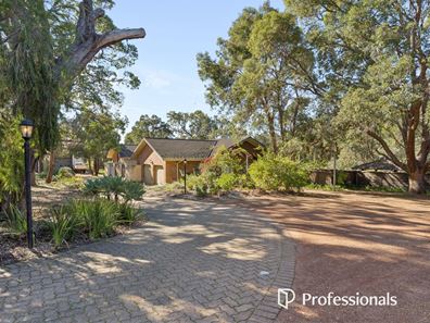 130 Watsonia Road, Gooseberry Hill WA 6076