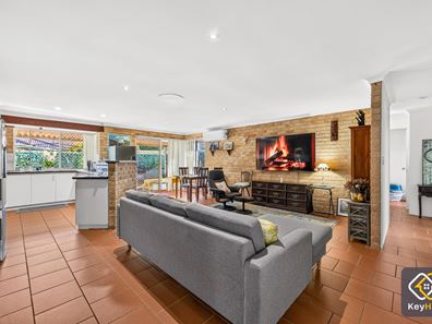 21 Gnangara Drive, Waikiki WA 6169