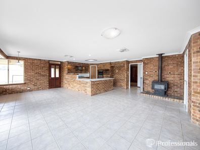 18 Peak View, Ballajura WA 6066