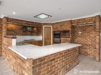 18 Peak View, Ballajura WA 6066