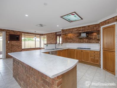 18 Peak View, Ballajura WA 6066