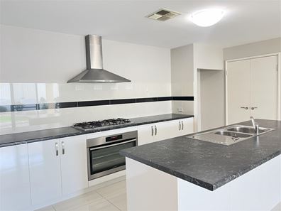 2 Tasman Loop, Dudley Park WA 6210