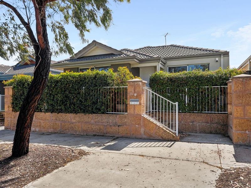 17 GRANDIS BOULEVARD, Banksia Grove WA 6031