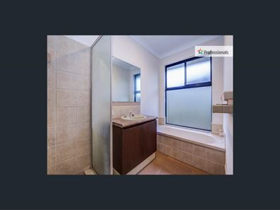 2/17 Mathoura Street, Midland WA 6056