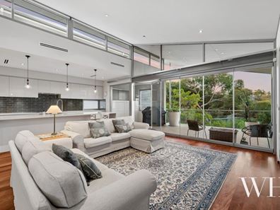 32 Mewstone Crescent, North Coogee WA 6163