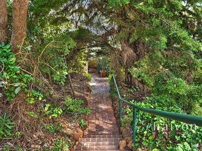 6 Calliandra Place, Roleystone WA 6111