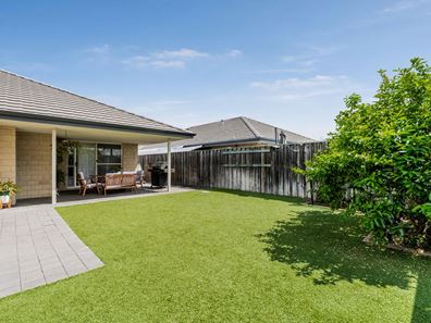 4 Cadogan Outlook, Ellenbrook WA 6069