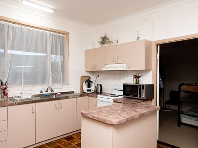 13 Morton Street, Merredin WA 6415