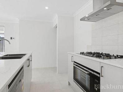33 Dalaroo Boulevard, Midvale WA 6056