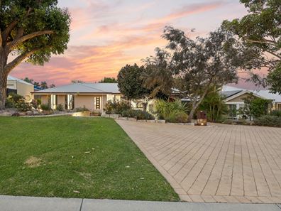 12 Carbridge Way, Duncraig WA 6023