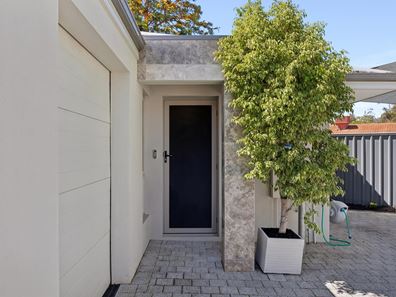 18D Halgania Way, Duncraig WA 6023
