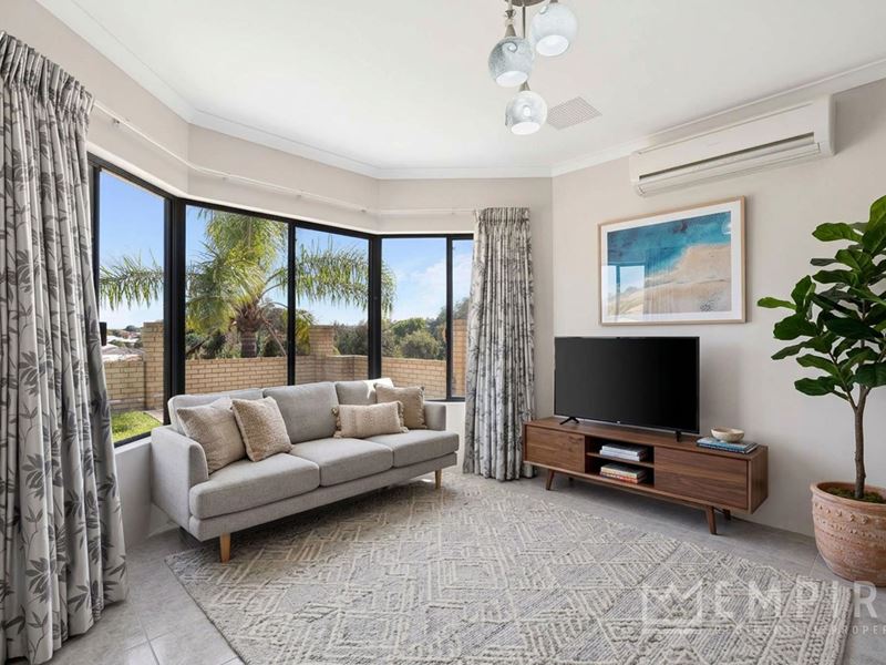 32 Gumina Place, Lake Coogee WA 6166