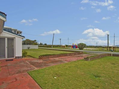 73 Rockingham Beach Road, Rockingham WA 6168