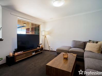 26 Manly Crescent, Warnbro WA 6169