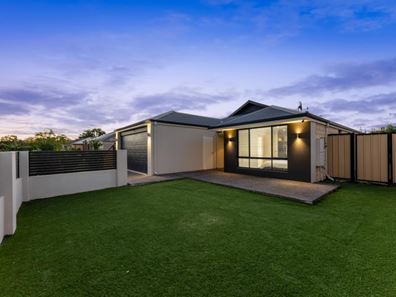 30 Rocklands Loop, Carramar WA 6031