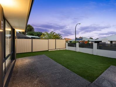 30 Rocklands Loop, Carramar WA 6031