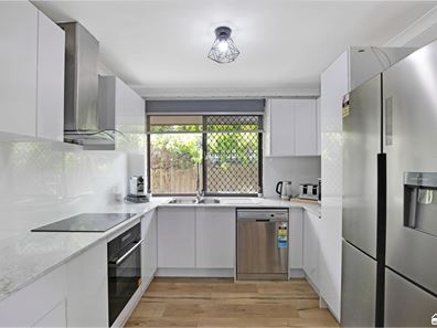 90 Chidzey Drive, Seville Grove WA 6112