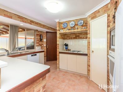 12 Tarragon Place, Thornlie WA 6108