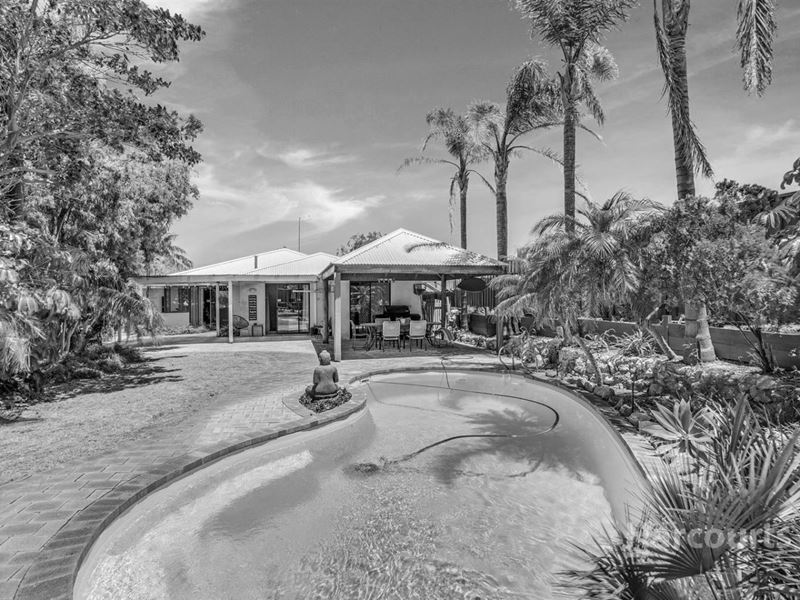 17 Murray Crescent, Halls Head WA 6210