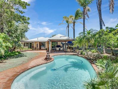 17 Murray Crescent, Halls Head WA 6210