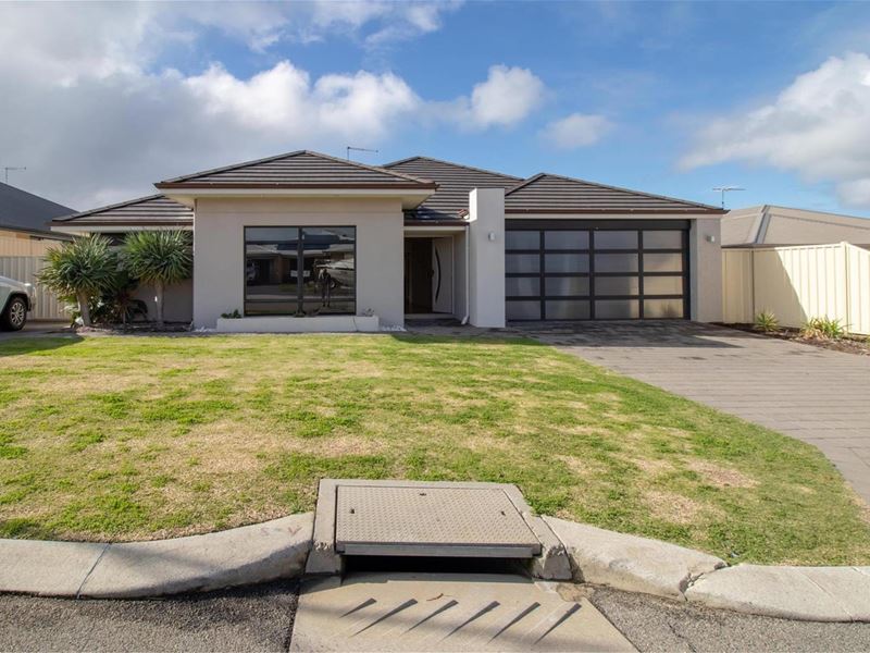17 Loretta Fairway, Carramar