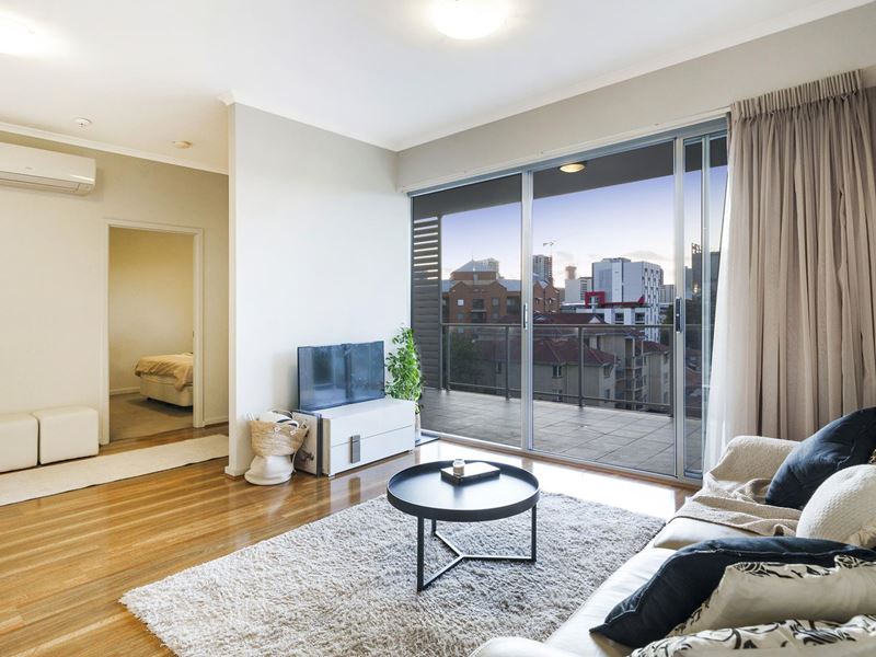 42/35 Wellington Street, East Perth