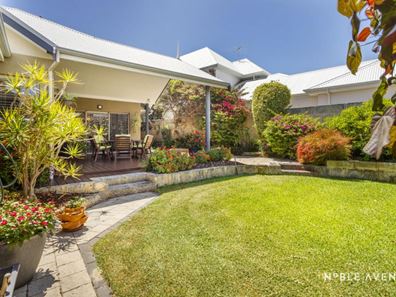 10 Azzuro Crescent, Hillarys WA 6025