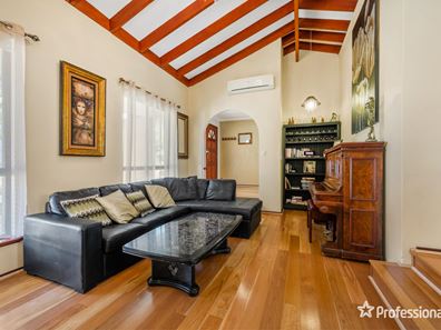 6 Whitechapel Lane, Kingsley WA 6026