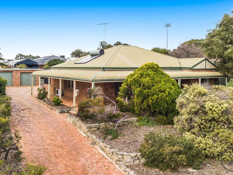 4 Wisteria Gardens, Halls Head WA 6210