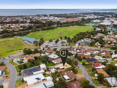 4 Wisteria Gardens, Halls Head WA 6210