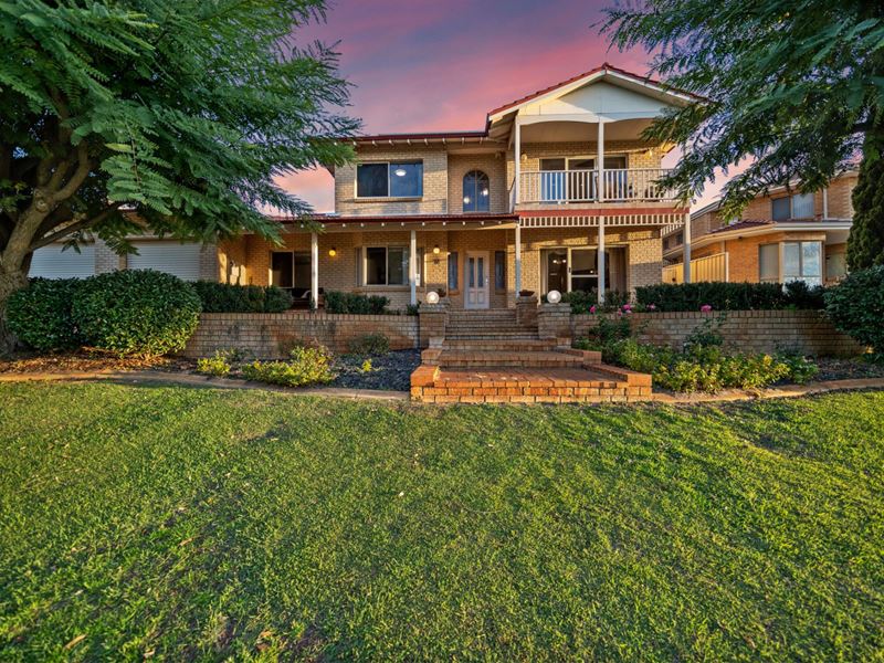 18 Sinclair Crescent, Winthrop
