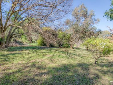 2B Holden Road, Roleystone WA 6111