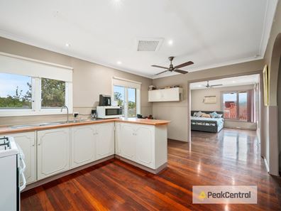 11 Cowling Way, Parmelia WA 6167