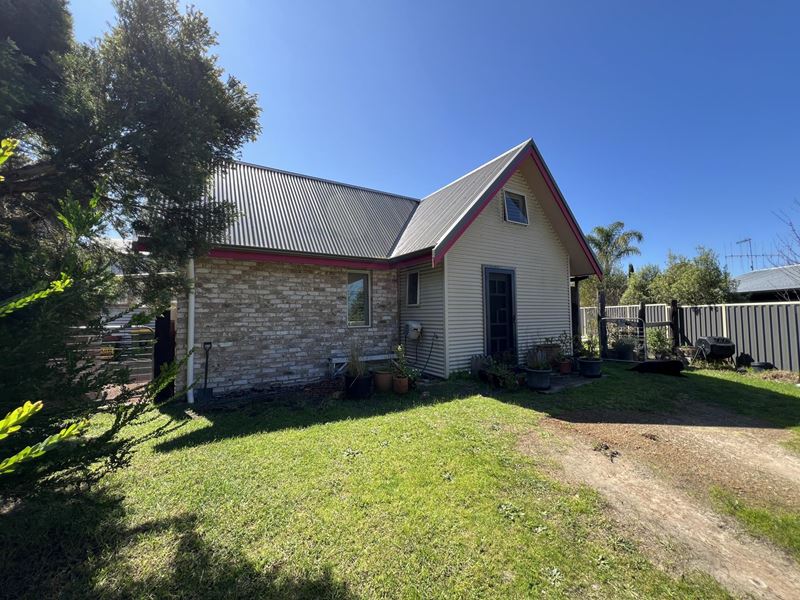 4/8 Ti Tree Lane, Denmark WA 6333