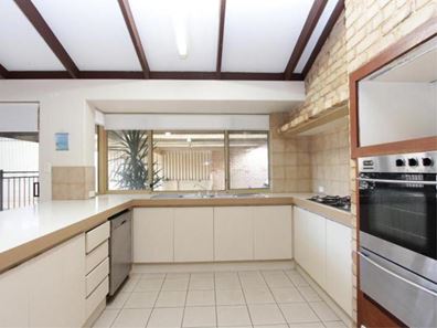 Room 4/10 Mayne Close, Kardinya WA 6163