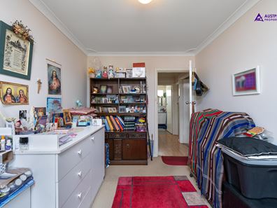 2C Connell Way, Girrawheen WA 6064