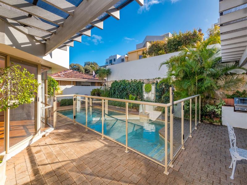 1A Keaney Place, City Beach WA 6015