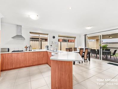 1 Meuse Fairway, Queens Park WA 6107