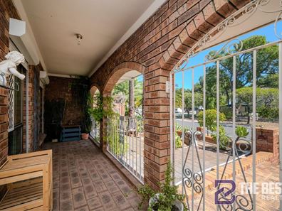 1 Delamere Way, Camillo WA 6111