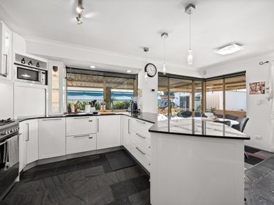 125 Brown Crescent, Seville Grove WA 6112