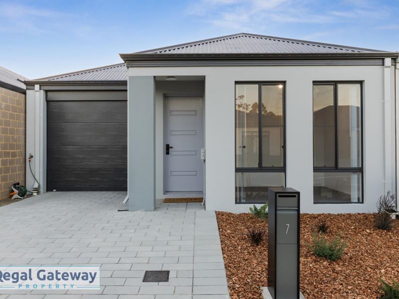 7 Waratah Way, Wandi WA 6167