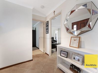 7 Hollyoak place, Thornlie WA 6108