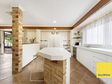 7 Hollyoak place, Thornlie WA 6108