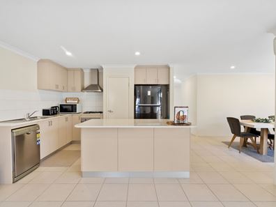 35 Callang Way, South Yunderup WA 6208