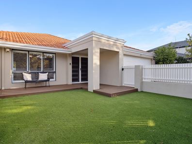 20 Troode Street, Lake Coogee WA 6166